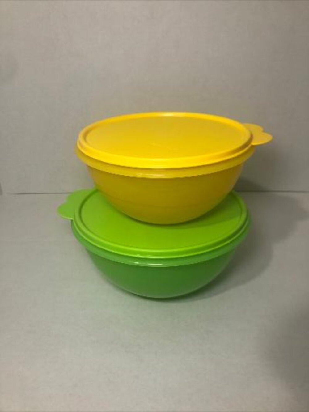 Set Of 2 Wonderlier Translucent Covered Tupperware Bowls Green Yellow